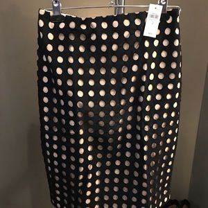 Ann Taylor size 2 NWT knee length skirt.